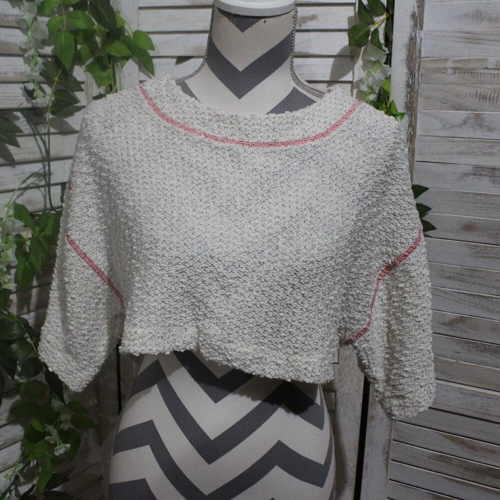 7 urban outfitters cream cropped top